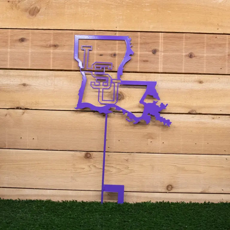 Lsu state outline on stakes