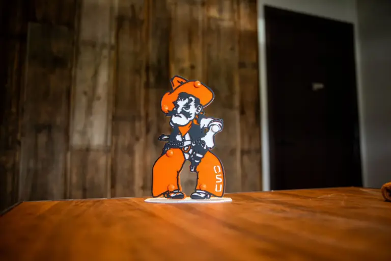 Pistol pete desk topper